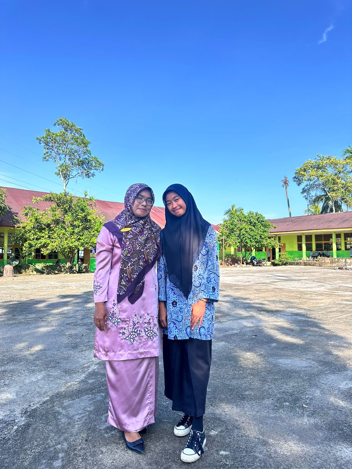 Bangga, Kepala MTsN 4 Agam Lepas Dianti Ikhlasia Mengikuti Kemah Pramuka Madrasah Nasional 2024. 1 Bangga, Kepala MTsN 4 Agam Lepas Dianti Ikhlasia Mengikuti Kemah Pramuka Madrasah Nasional 2024.