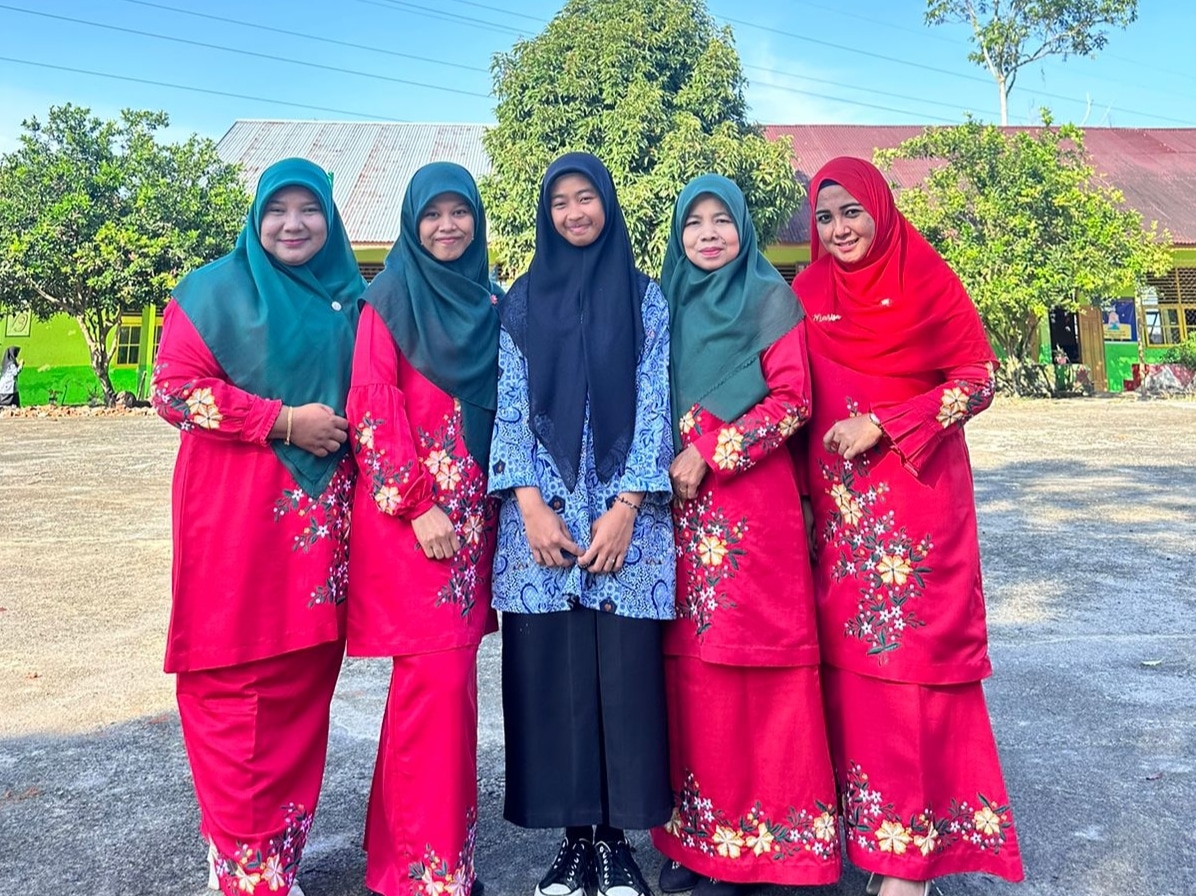 Bangga, Kepala MTsN 4 Agam Lepas Dianti Ikhlasia Mengikuti Kemah Pramuka Madrasah Nasional 2024. 2 Bangga, Kepala MTsN 4 Agam Lepas Dianti Ikhlasia Mengikuti Kemah Pramuka Madrasah Nasional 2024.