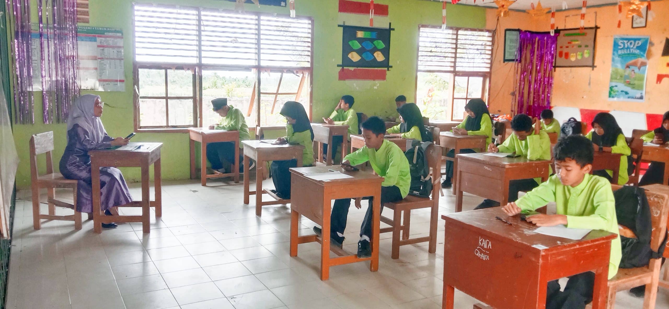 373 Siswa MTsN 4 Agam Ikuti Asesmen Berbasis CBT 2 Sebanyak 373 siswa MTsN 4 Agam (MTsN 1 Lubuk Basung) mengikuti Assesmen Sumatif Akhir Semester Ganjil TA. 2024/2025 mulai Jumat 29 November hingga 07 Desember 2024 mendatang dengan Aplikasi berbasis CBT.