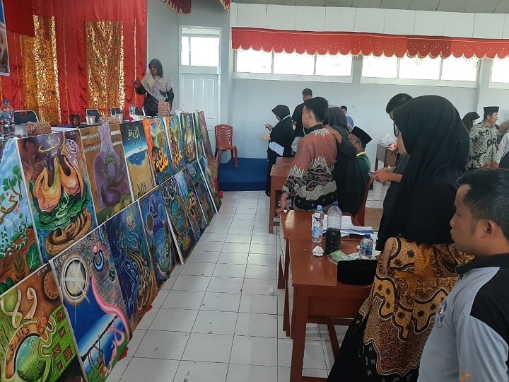 Nazifa dan Najwa, 2 Seniman Cilik Tunjukan Bakat di MTQN ke 40 Kabupaten Solok 4 00902 kaligrafi c