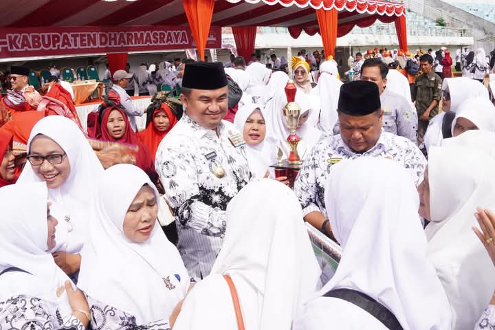 Peringatan Hari Guru dan HUT PGRI ke 79, Ribuan Guru Dhamasraya Temu Akbar Bersama Sutan Riska