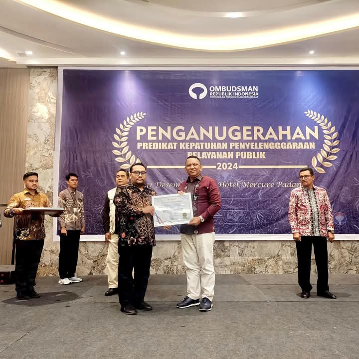 Pj. Bupati Kepulauan Mentawai Hadiri Penganugerahan Predikat Kepatuhan Penyelenggaraan Pelayanan Publik Tahun 2024 2 Pj. Bupati Kepulauan Mentawai Hadiri Penganugerahan Predikat Kepatuhan Penyelenggaraan Pelayanan Publik Tahun 2024