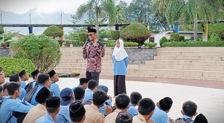 Membentuk Generasi Qur'ani MTsN 11 Agam Gelar Mukhayyam Tahfidz di Linggai Park
