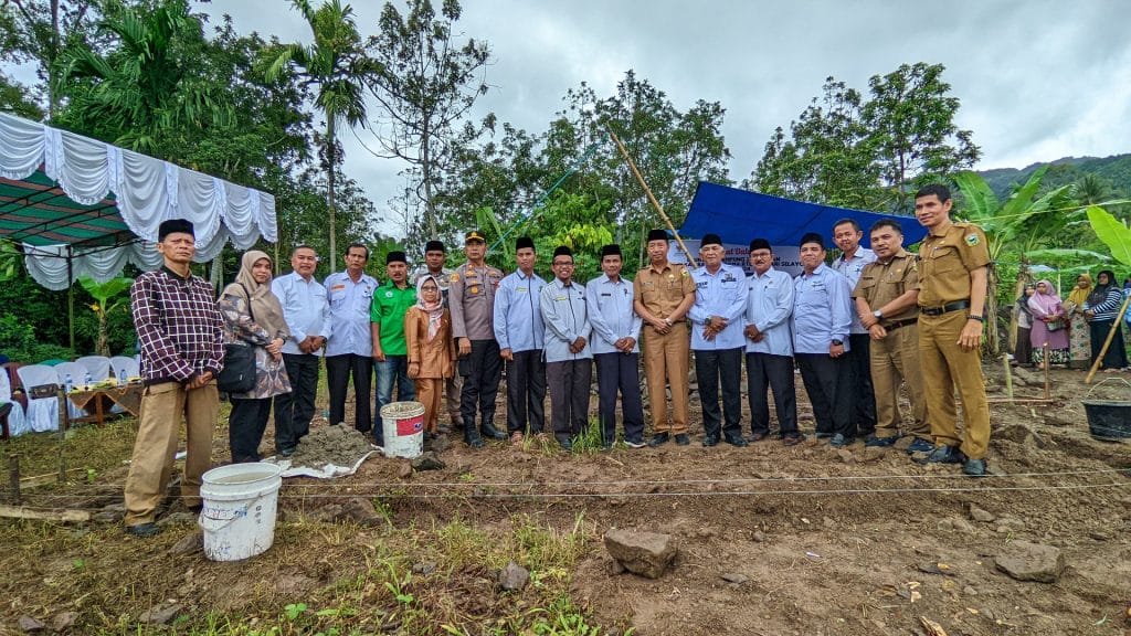 Kemenag dan Baznas Kab. Solok Launching Kampung Zakat dan Peletakan Batu Pertama  RTLH Nagari Salayo