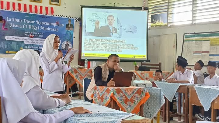 MTsN 11 Agam Melaksanakan LDKS Periode 2025, Mempertegas Jiwa Kepemimpinan Yang Idealis 4 MTsN 11 Agam Melaksanakan LDKS Periode 2025, Mempertegas Jiwa Kepemimpinan Yang Idealis