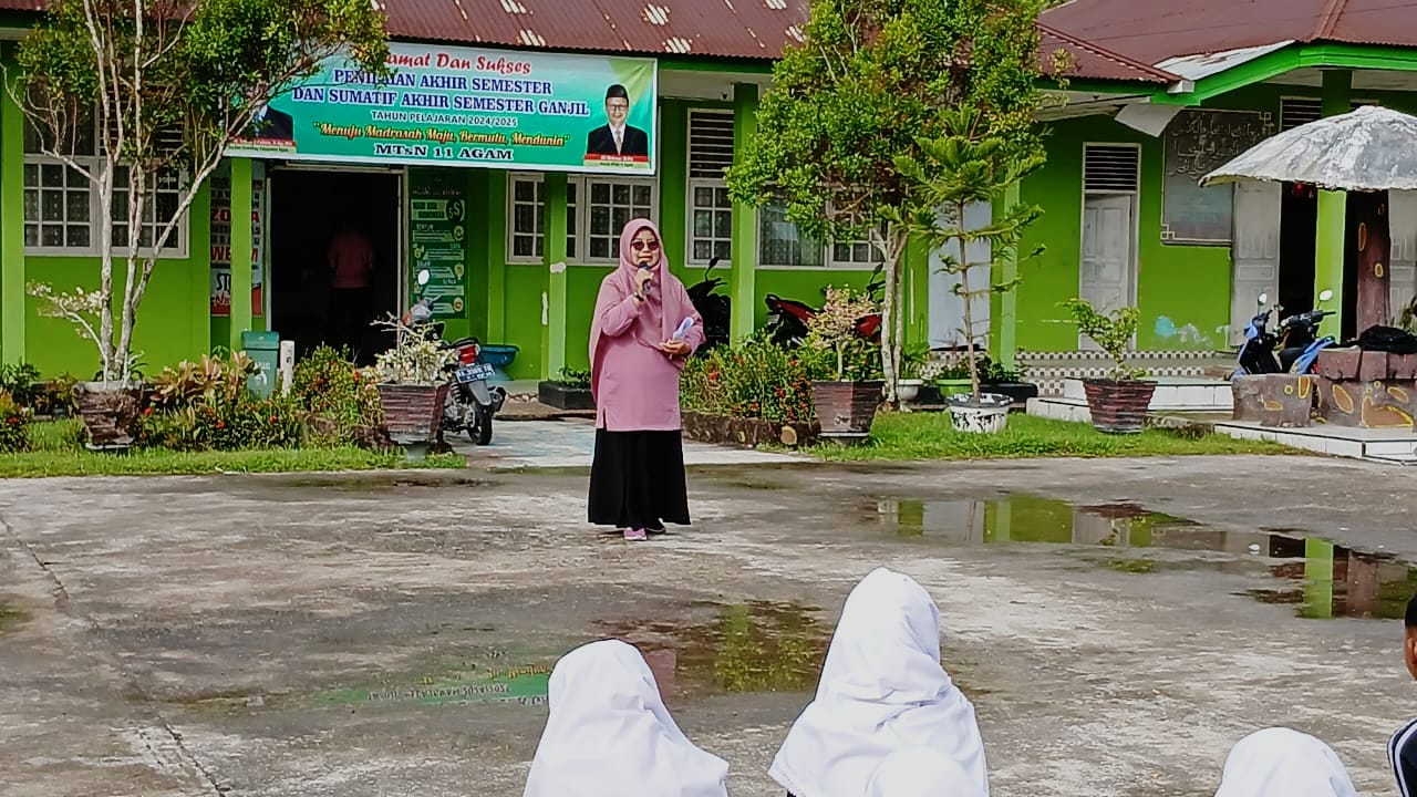 MTsN 11 Agam Gelar Pembukaan P5RA Tema III KL" Tradisi Malamang dan Eksebisi Pakaian Adat Minangkabau