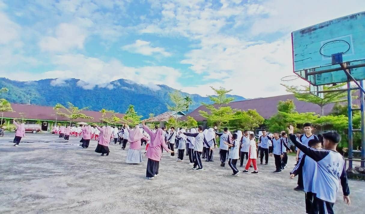 MTsN 11 Agam Gelar Pembukaan P5RA Tema III KL" Tradisi Malamang dan Eksebisi Pakaian Adat Minangkabau