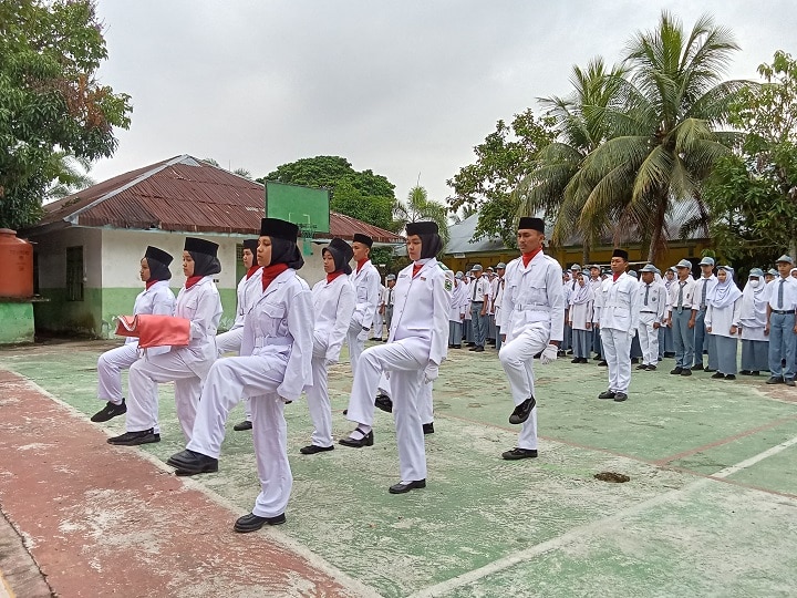 01003 man 2 camat b