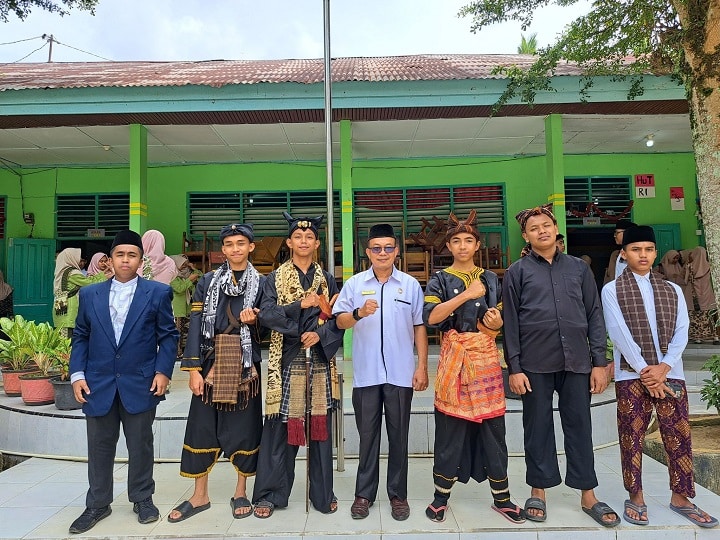 01802 makan bajamba mtsn 2 b
