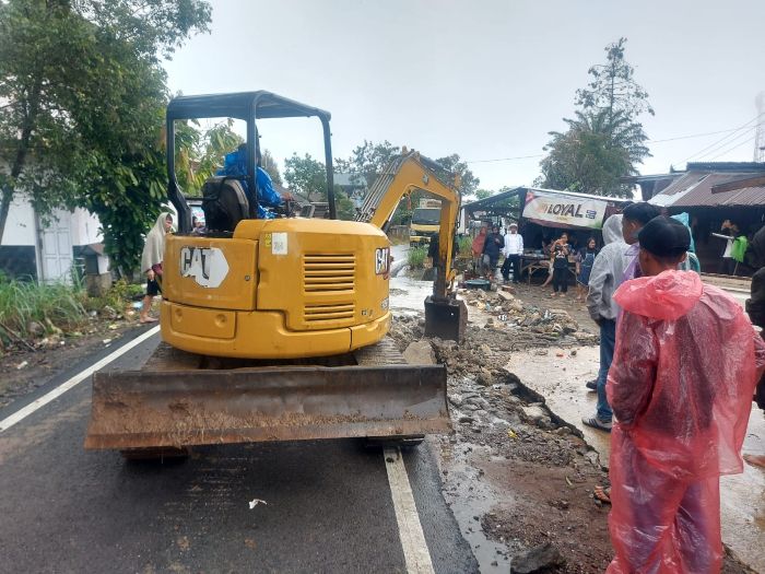 Kabupaten Solok Dilanda Banjir, Pemkab Kirim Bantuan 2 Banjir a