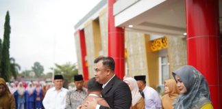 Haru Dibawah Rinai, Sutan Riska dan Isteri Pamit pada ASN Dharmasraya