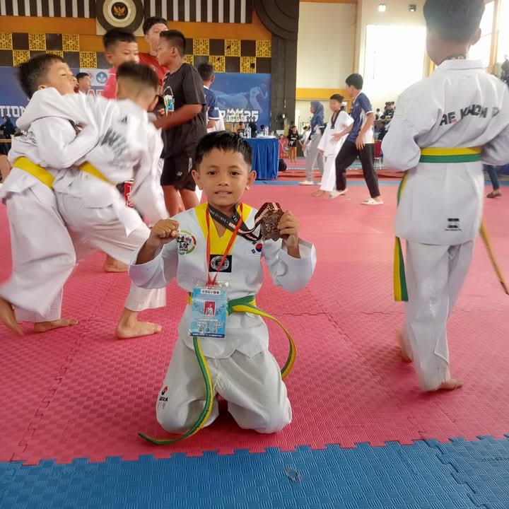 Azzam Efril Niko, Siswa SDN 30 Sago Manggopoh Raih Medali Perunggu Di Kejurnas Taekwondo 4 Azzam Efril Niko, Siswa SDN 30 Sago Manggopoh Raih Medali Perunggu Di Kejurnas Taekwondo