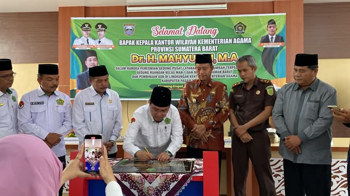 Gedung Pusat Layanan Haji dan Umrah Terpadu Kemenag Pasbar Diresmikan