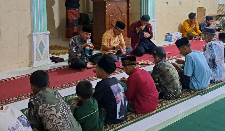 Berkah Ramadan, MTsN 2 Solok Berbagi Takjil di Pondok Pesantren 2 01309 mtsn 2 solok a