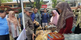 Harga Bahan Pokok di Pasar Batusangkar Relatif Stabil, Bupati Eka Putra Tinjau Balai Kunyik