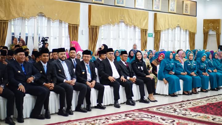 Annisa - Leli Bupati dan Wakil Bupati Dharmasraya Terima SK Pelantikan dari Kemendagri