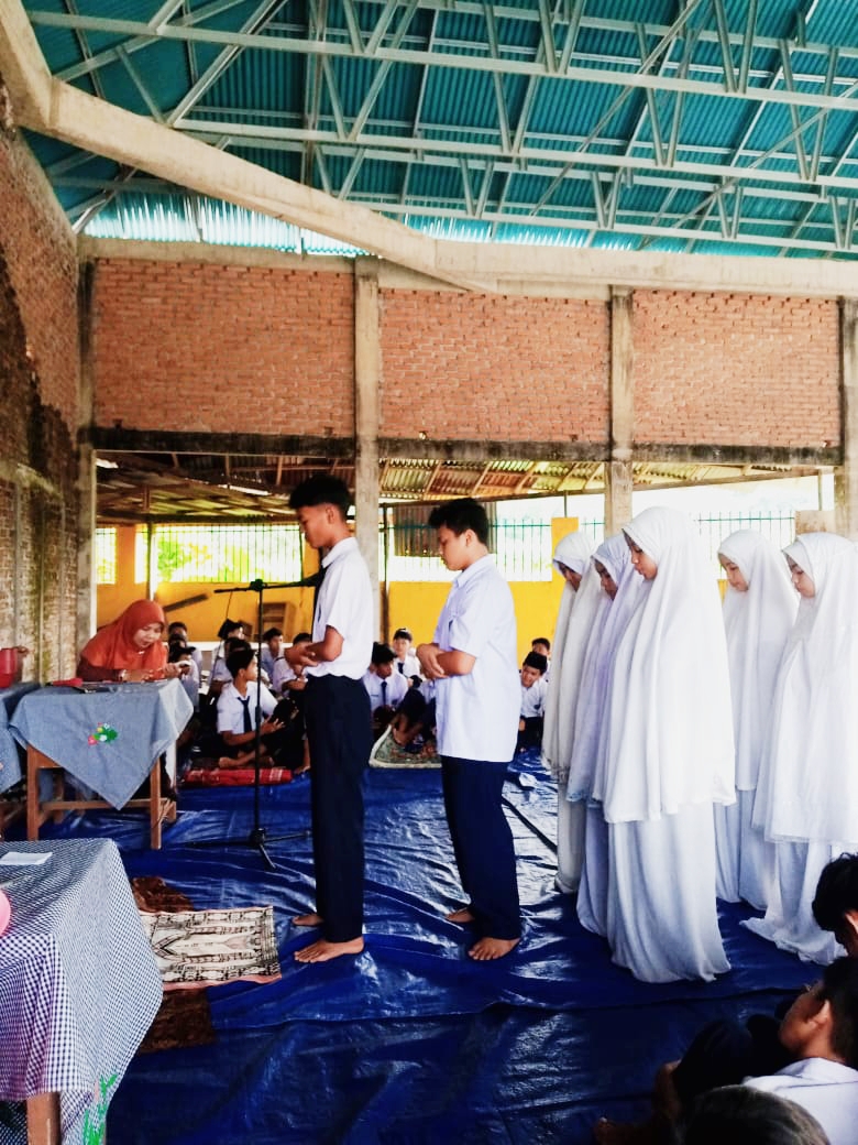 Shalat Jenazah Salah Satu Lomba Pada Kegiatan Ramadhan MTsN 4 Agam 2 Shalat Jenazah Salah Satu Lomba Pada Kegiatan Ramadhan MTsN 4 Agam