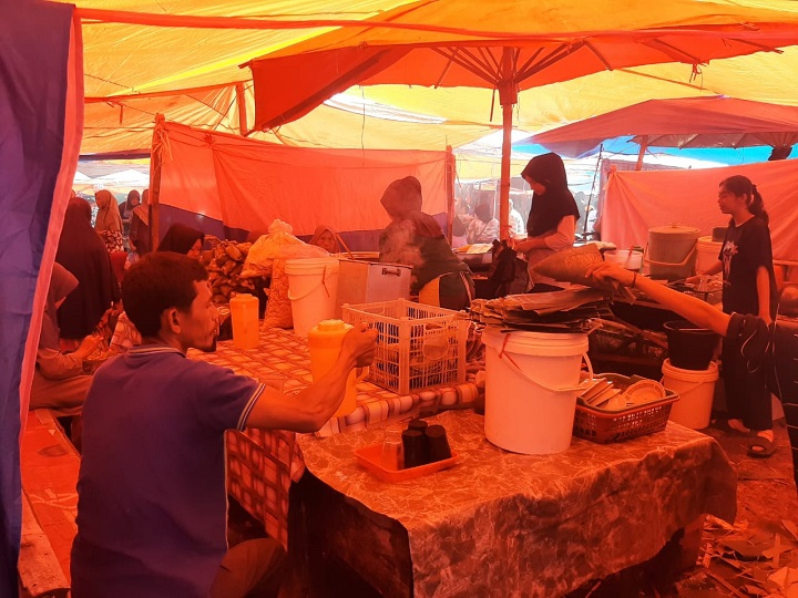 Katupek Pitalah dan Pical Langkok, Kuliner Incaran Perantau di Pasar Sumani 1 00606 katupek pitalah c