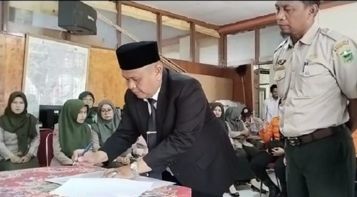 Kalaksa BPBD Kabupaten Solok Lantik Pejabat Eselon III Atas Nama Bupati