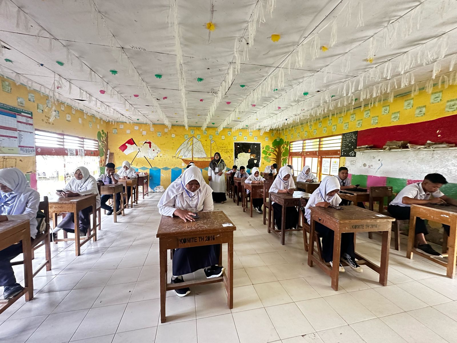 117 Peserta Kelas IX MTsN 4 Agam Ikuti Ujian Madrasah Berbasis E- Learning