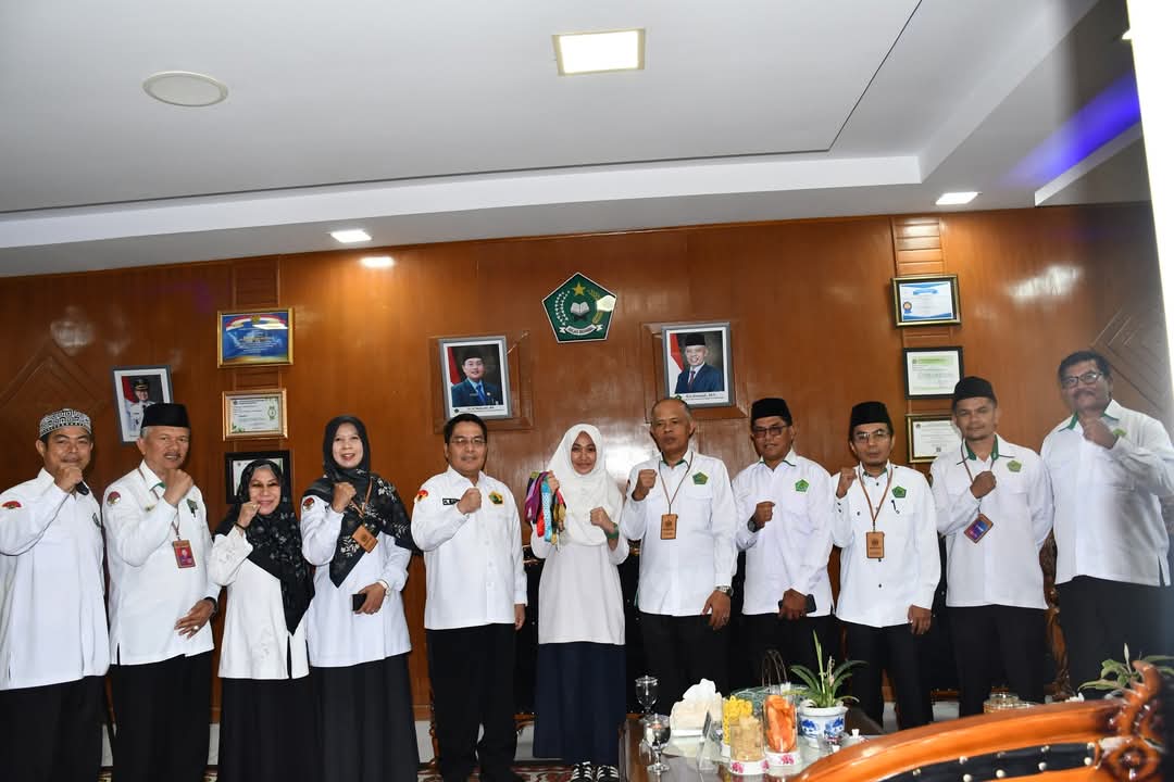 Kakanwil Didampingi Kemenag Lepas Siswa MTsN 1 Bukittinggi Untuk Meraih Prestasi Tingkat Internasional