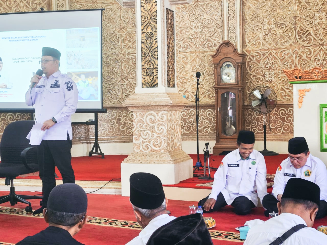 Kakanwil Kemenag Sumbar Bekali Calhaj Agam dengan 7 Kunci Sukses Ibadah Haji