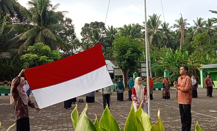 00203 pariaman a Dukung Terwujudnya Generasi Hebat dan Kuat, Kemenag Pariaman Upacara Hardiknas 2025