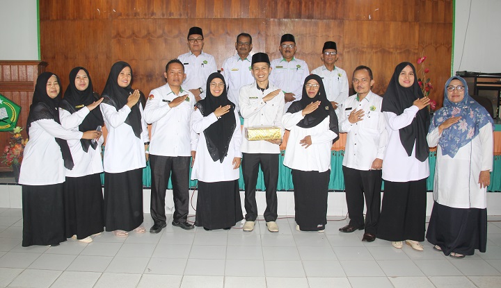 Haru, Keluarga Kemenag Kabupaten Solok Lepas Angga Bertugas ke Tanah Suci 2 00509 angga b