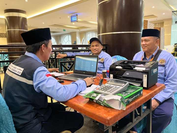 Tinggalkan Madinah, 418 Jemaah Haji Kloter 6 PDG Menuju Makkah 2 02103 haji 2025 kloter 6 pdg