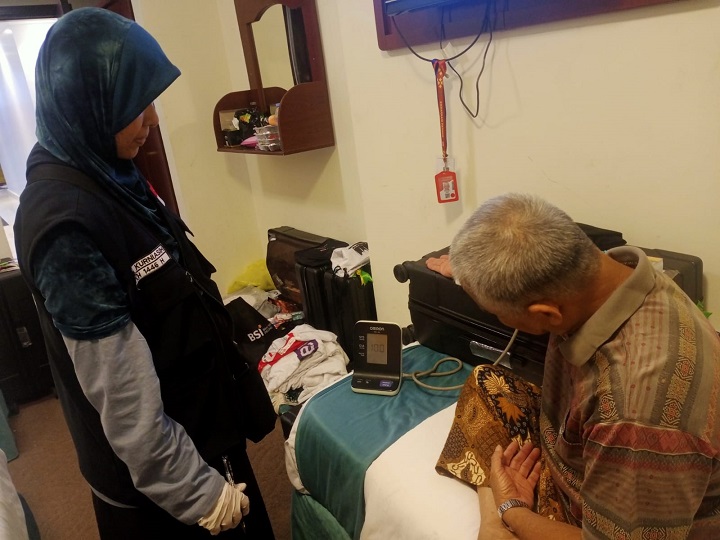 Lebih Separoh Lansia, Pendampingan Kesehatan Jemaah Haji Kloter 13 PDG Dimaksimalkan 2 03003 haji 2025 kesehatan kloter 13 b