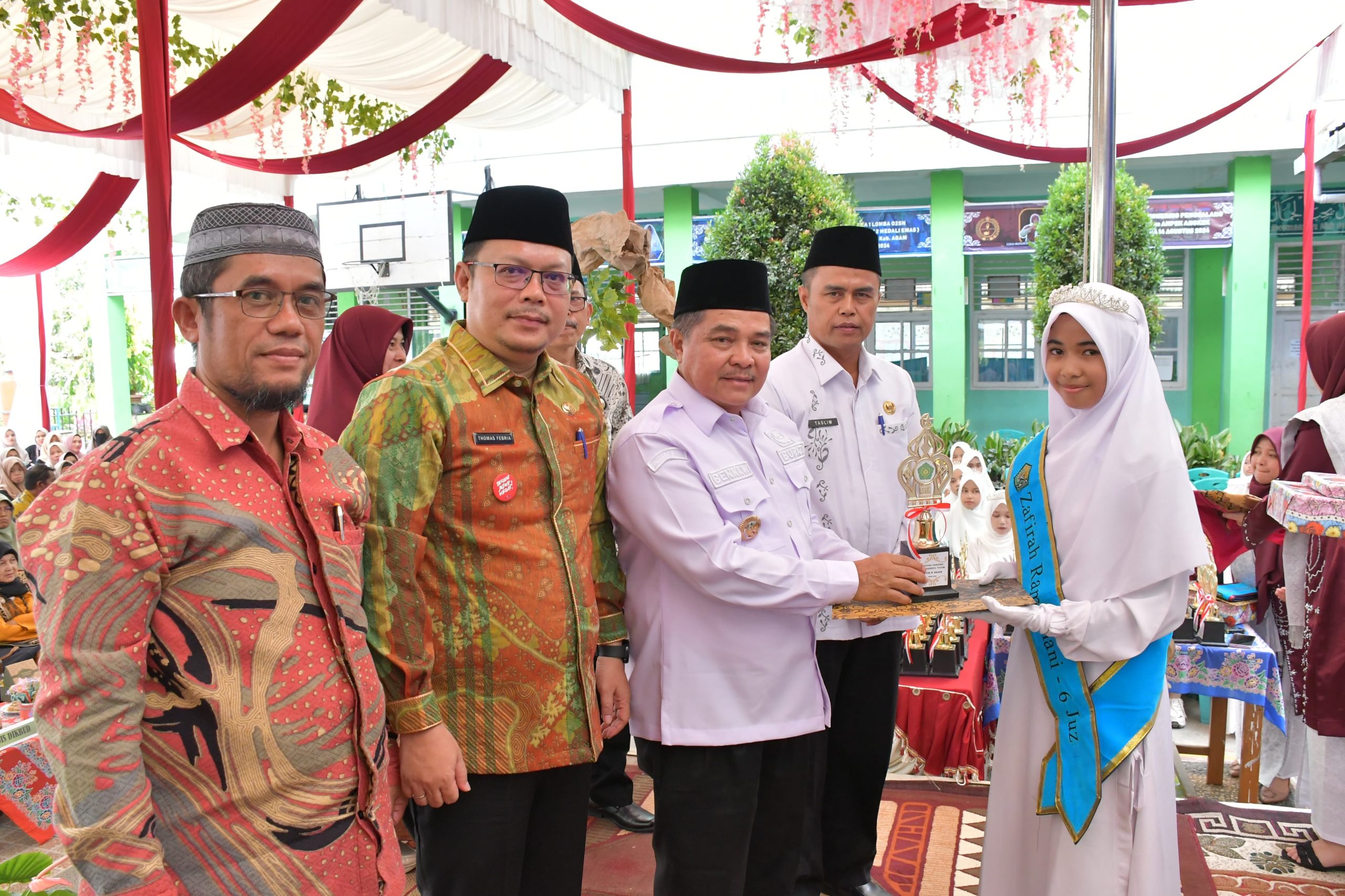 90 Santri MTsN 8 Agam Diwisuda, Kemenag Dan Bupati Agam Beri Apresiasi