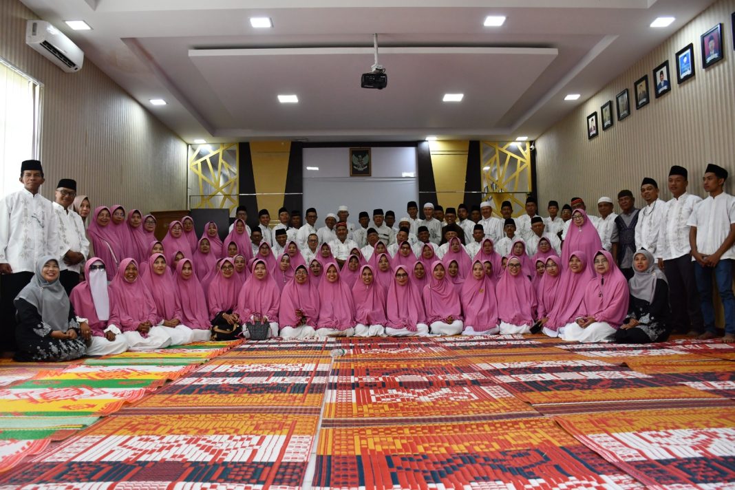 Do'a Bersama dan Santunan Anak Yatim Hantar Jama’ah KBIH Ikhwanul Hajj Bukittinggi Tunaikan Ibadah Haji
