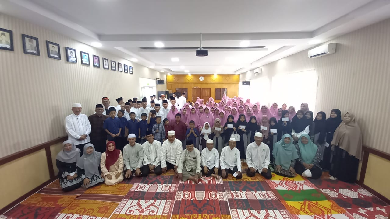 Do'a Bersama dan Santunan Anak Yatim Hantar Jama’ah KBIH Ikhwanul Hajj Bukittinggi Tunaikan Ibadah Haji 2 Do'a Bersama dan Santunan Anak Yatim Hantar Jama’ah KBIH Ikhwanul Hajj Bukittinggi Tunaikan Ibadah Haji Di Tanah Suci