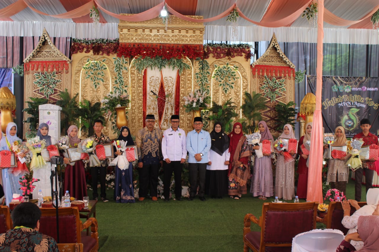Kasi Penmad Kankemenag Agam Hadiri Pelepasan Siswa Kelas IX MTsN 1 Agam