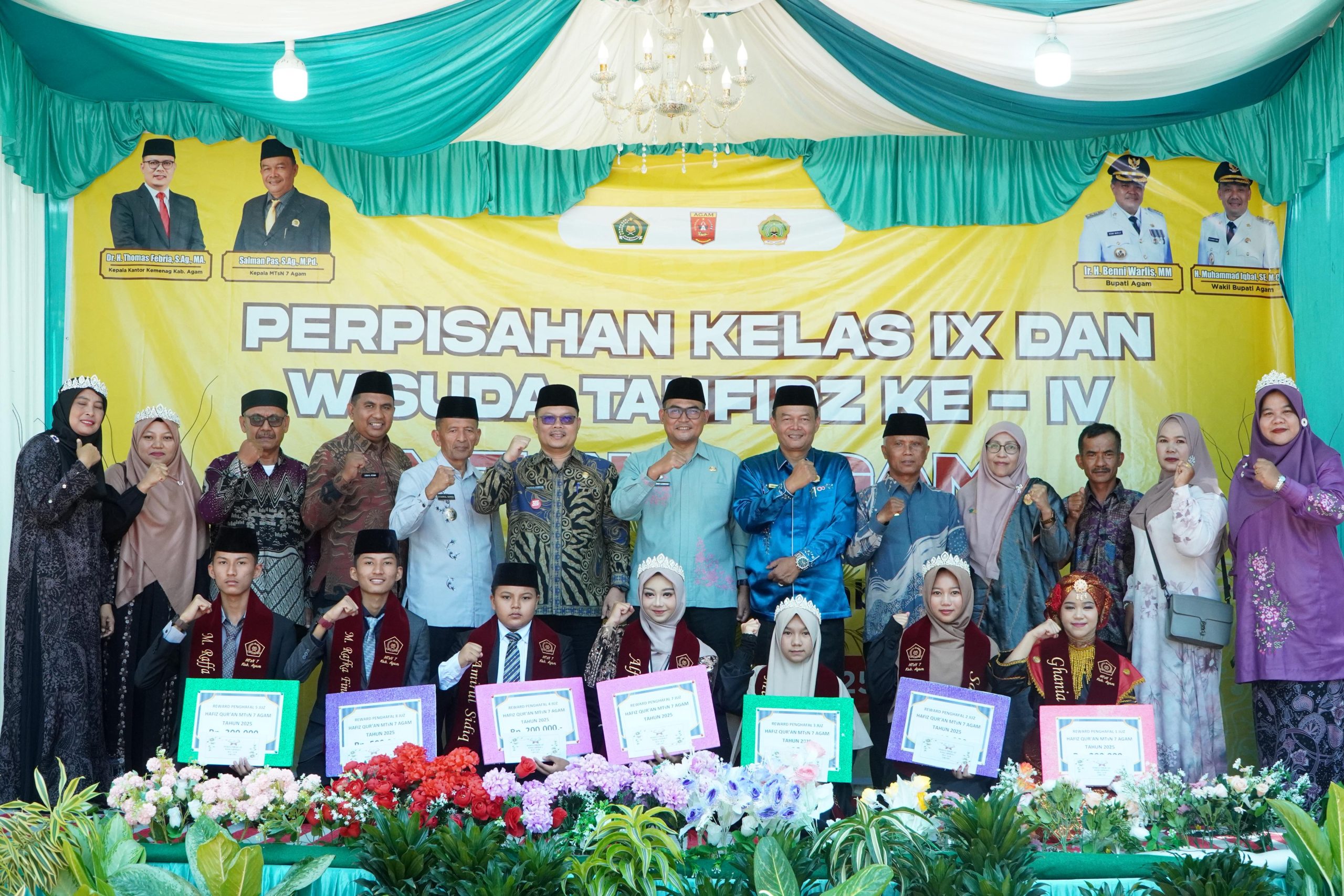 Kakan Kemenag Agam Hadiri Acara Perpisahan dan Wisuda Tahfizh MTsN 7 Agam 4 Kakan Kemenag Agam Hadiri Acara Perpisahan dan Wisuda Tahfizh MTsN 7 Agam