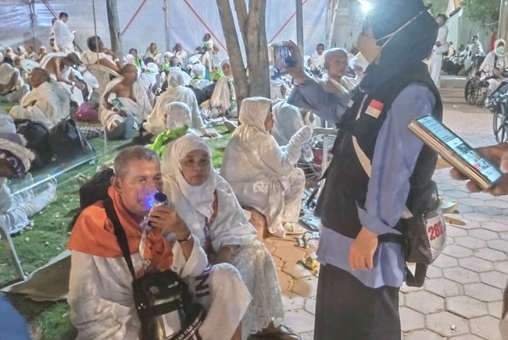Cerita Dua Srikandi Kesehatan Kloter PDG 13 Bantu jemaah di Armuzna 1 01101 haji 2025 naskes pdg 13 d