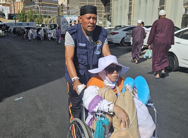 Cerita Dua Srikandi Kesehatan Kloter PDG 13 Bantu jemaah di Armuzna 2 01101 haji 2025 naskes pdg 13 e
