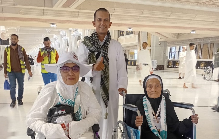 Gunakan Kursi Roda, 23 Jemaah Haji Lansia Kloter PDG 13 Selesaikan Tawaf Wa'da 4 02701 haji 2025 tawaf d
