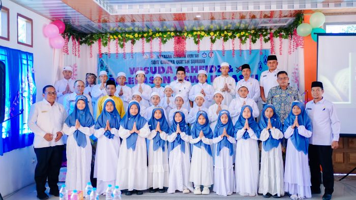 Wisuda b