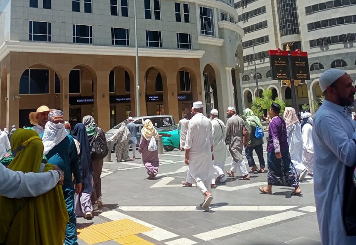 Disela Arbain, Jemaah Haji Solok Kunjungi Masjid Bersejarah di Madinah 5 00301 haji 2025 kesibukan menuju masjid nabawi b