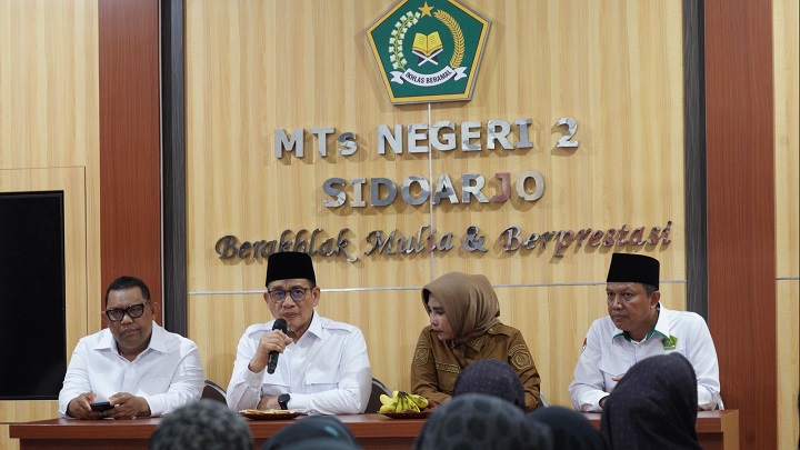 Tak Lagi Urus Haji, Kemenag Fokus Layanan dan Pendidikan Keagamaan 2 Wakil Menteri Agama Romo Muhammad Syafii menyatakan bahwa Kementerian Agama sudah tidak lagi mengurus haji. Untuk itu, Kementerian Agama (Kemenag) kini fokus pada layanan