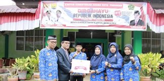 HUT ke-80 RI, 40 ASN Kemenag Pariaman Terima Tanda Kehormatan Satyalancana Karya Satya