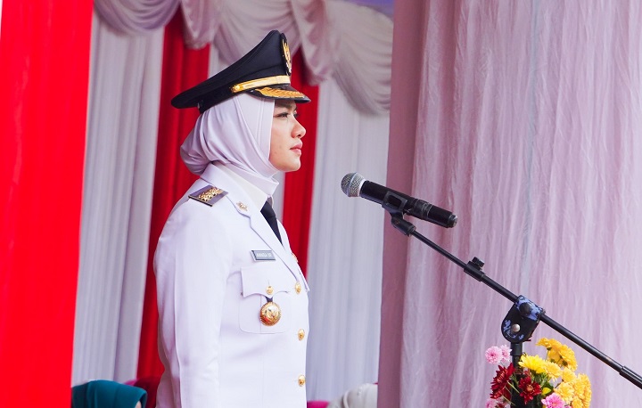 01801 bupati annisa a Anggunnya Bupati Annisa jadi Irup Upacara dan Seru Saat Memeriahkan HUT ke 80 Kemerdekaan R.I