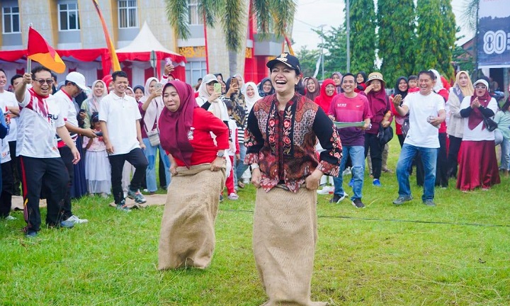Anggunnya Bupati Annisa jadi Irup Upacara dan Seru Saat Memeriahkan HUT ke 80 Kemerdekaan R.I 4 01801 bupati annisa b