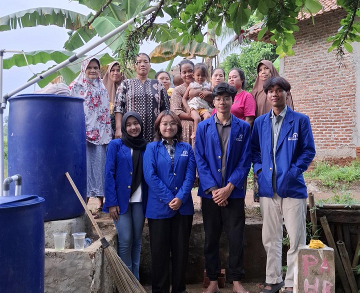 Mahasiswa UPER Bantu Sediakan Air Bersih bagi 150 Rumah Tangga 1 00801 uper filter air b