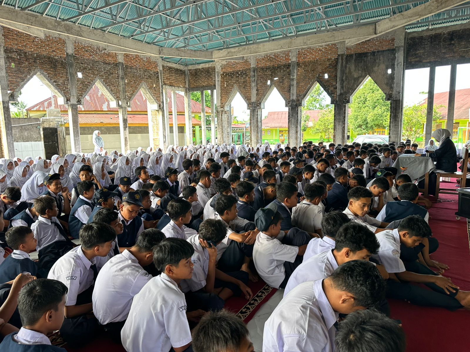 MTsN 4 Agam Gelar Tabligh Akbar Maulid Nabi, Ustadz Syahrul Ungkap Keistimewaan Malam Kelahiran Rasulullah 7 MTsN 4 Agam Gelar Tabligh Akbar Maulid Nabi, Ustadz Syahrul Ungkap Keistimewaan Malam Kelahiran Rasulullah