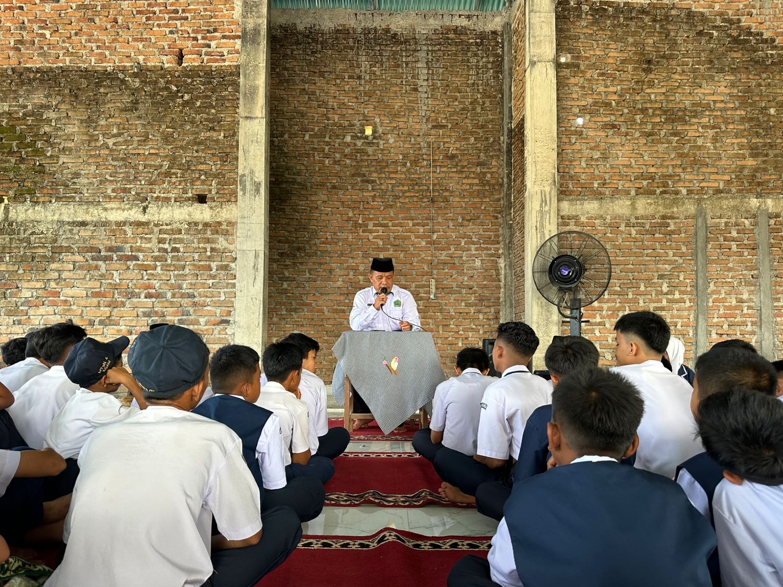 MTsN 4 Agam Gelar Tabligh Akbar Maulid Nabi, Ustadz Syahrul Ungkap Keistimewaan Malam Kelahiran Rasulullah 10 MTsN 4 Agam Gelar Tabligh Akbar Maulid Nabi, Ustadz Syahrul Ungkap Keistimewaan Malam Kelahiran Rasulullah