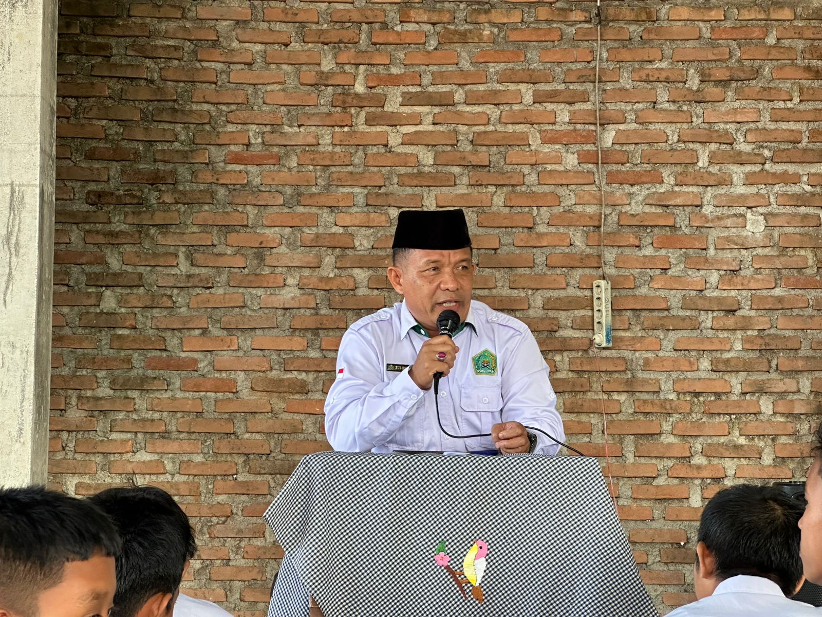 MTsN 4 Agam Gelar Tabligh Akbar Maulid Nabi, Ustadz Syahrul Ungkap Keistimewaan Malam Kelahiran Rasulullah 9 MTsN 4 Agam Gelar Tabligh Akbar Maulid Nabi, Ustadz Syahrul Ungkap Keistimewaan Malam Kelahiran Rasulullah