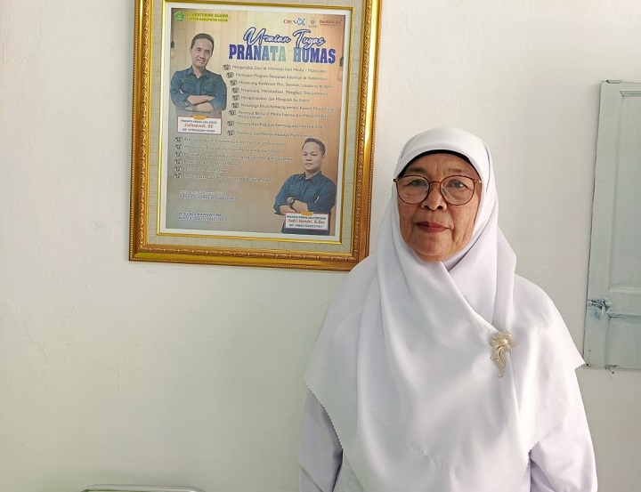Pernah Jadi Tukang Ojek, Dra. Armita Akhiri Tugas di MTsN 1 Solok 3 02703 armita d