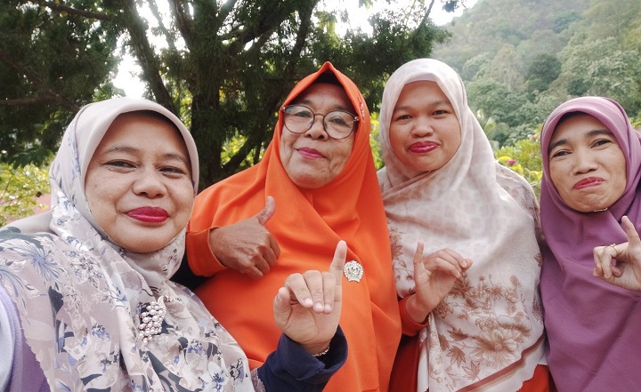 Pernah Jadi Tukang Ojek, Dra. Armita Akhiri Tugas di MTsN 1 Solok 4 02703 armita e 1